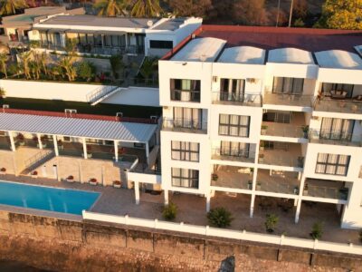 Appartement de luxe avec vue sur mer et piscine