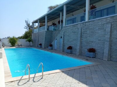 Appartement de luxe avec vue sur mer et piscine
