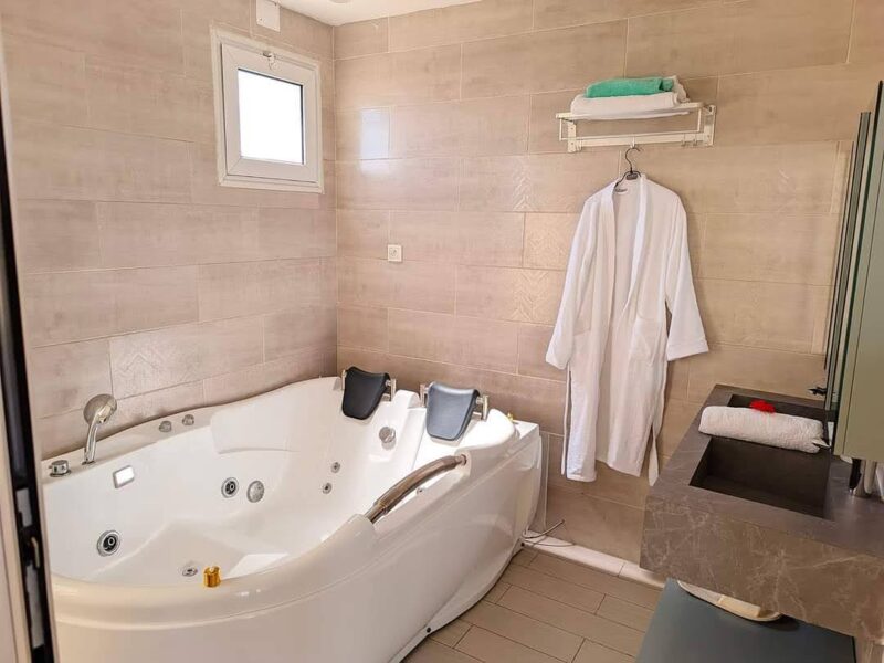 Hary’s Aparthotel – Suite exclusive avec jacuzzi et terrasse privée
